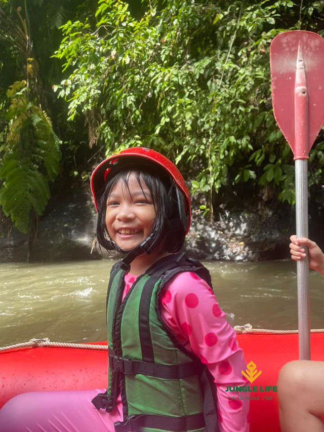 Trẻ em tham gia rafting Bali an toàn Trẻ em tham gia rafting Bali an toàn