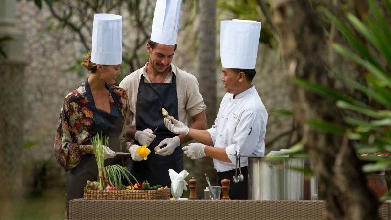 Lớp học nấu ăn tại The Royal Santrian Luxury Beach Villas Bali